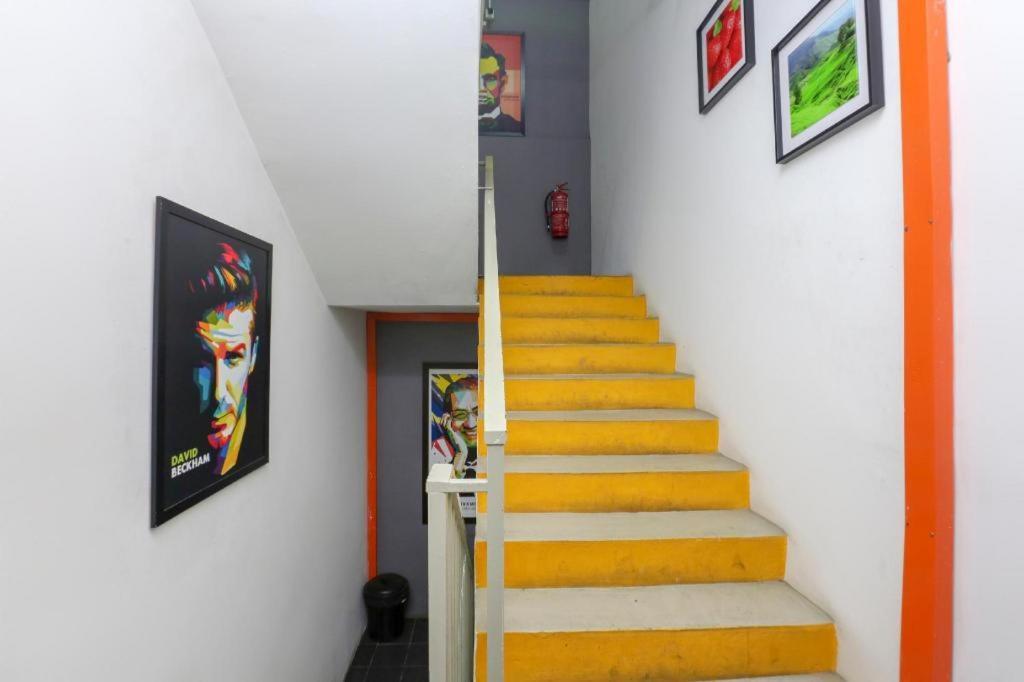 Spot On 89751 Bed Station Guest House Тана Рата Екстериор снимка